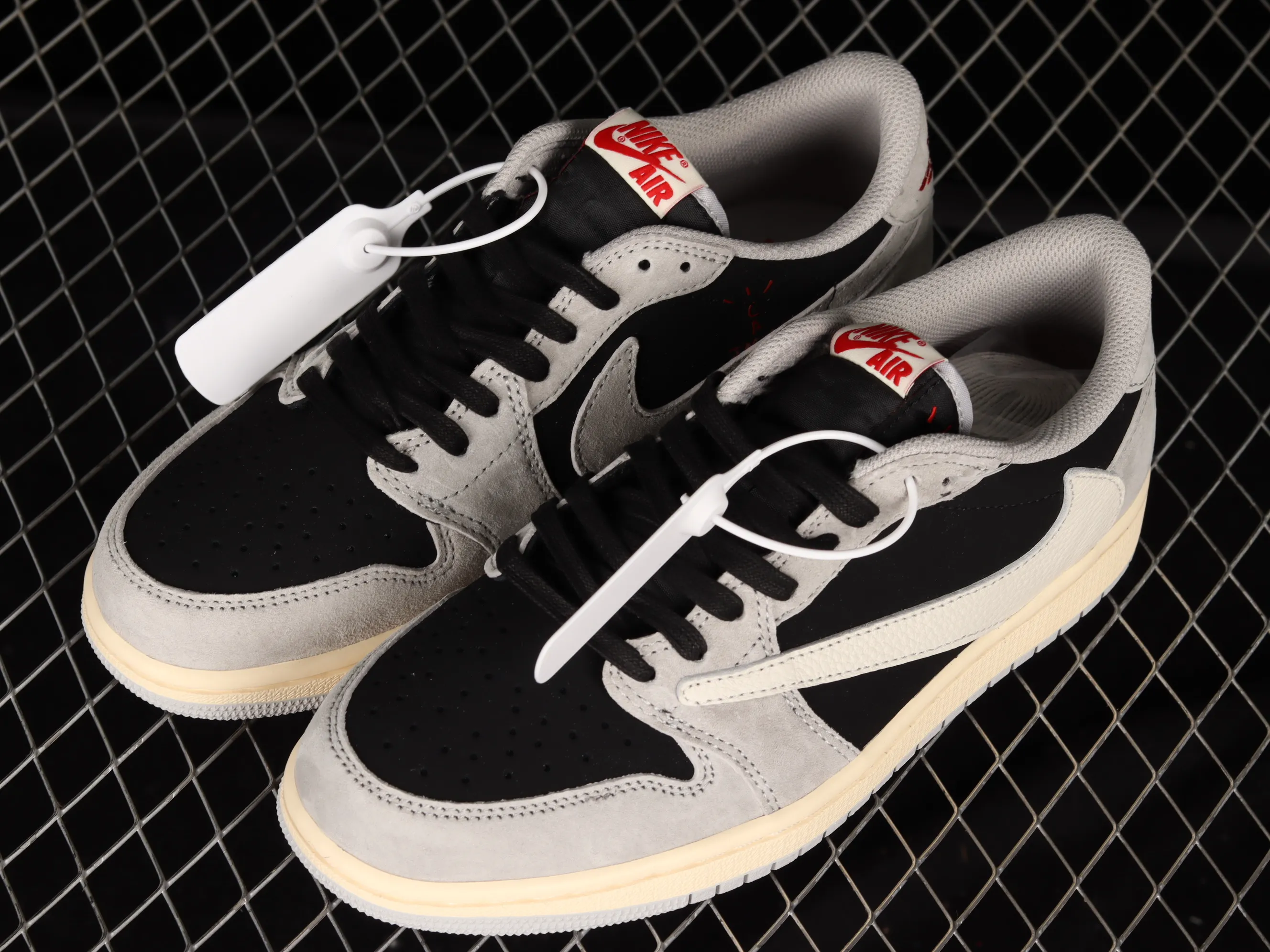 All categories Air Jordan Jordan series basketball shoes Air Jordan 1 Low Travis Scott x Air Jordan 1 Low OG AJ1 Joe 1 white black gray barb joint casual sports basketball shoes DM7866-010